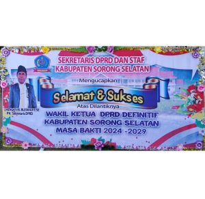 Pemberian Ucapan Selamat Oleh Sekwan Bersama Staf